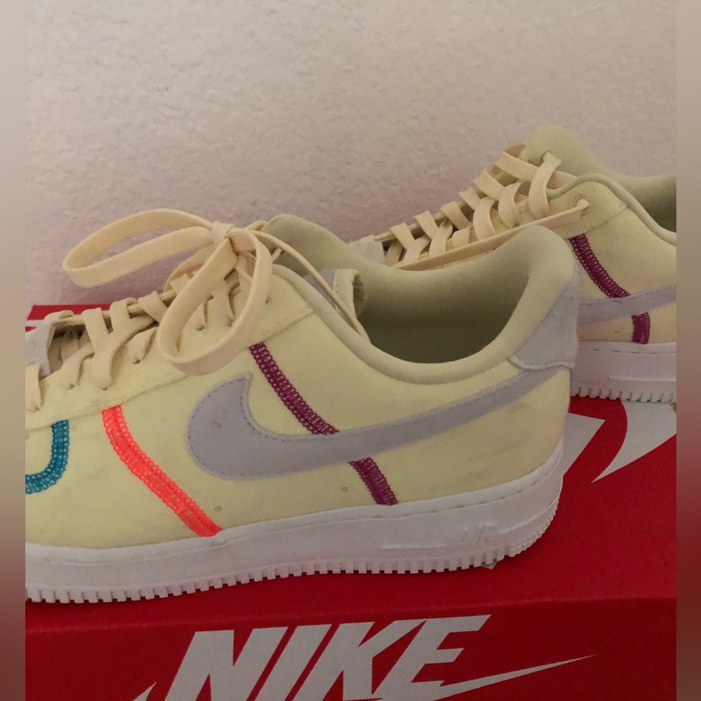 Yellow. Rare. Nike air